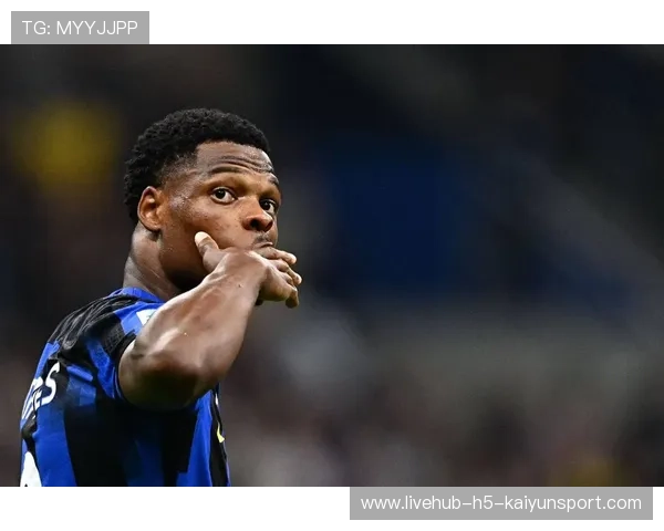 国米邓弗里斯传中训练深入加强：新战术助力蓝黑军团腾飞